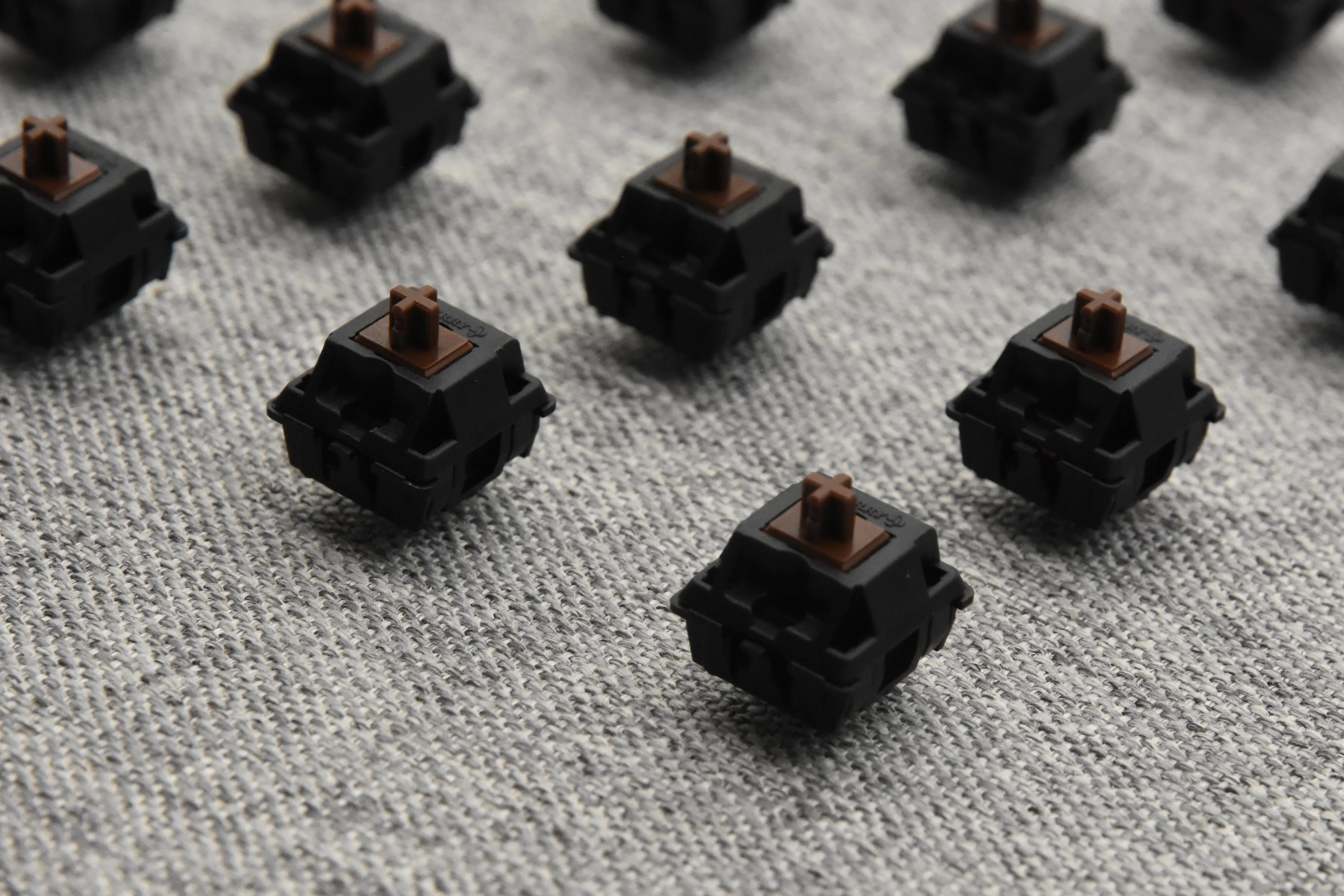 PRE-RETOOLED AND VINTAGE CHERRY MX BLACK SWITCHES (110PCS)