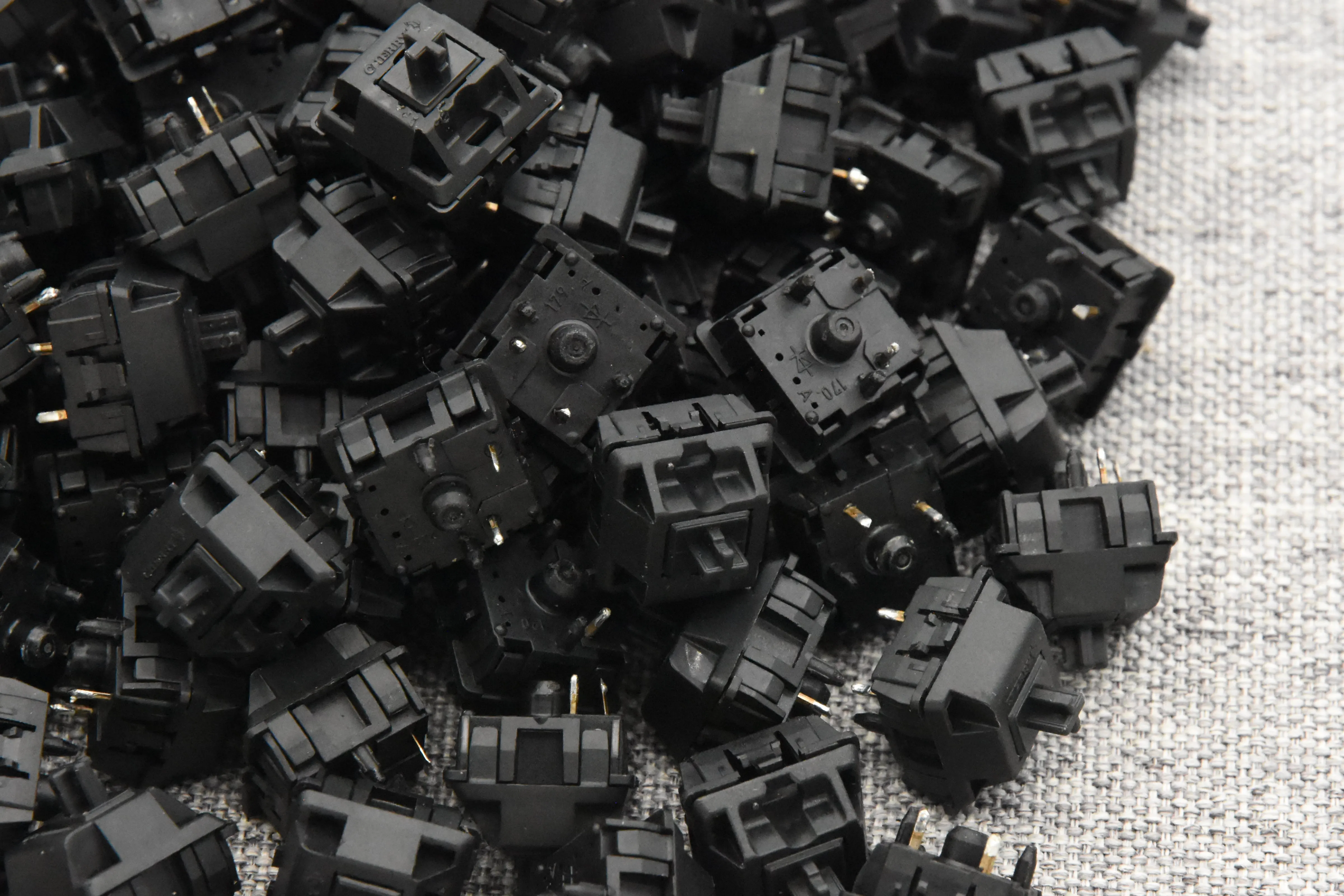 PRE-RETOOLED AND VINTAGE CHERRY MX BLACK SWITCHES (110PCS)