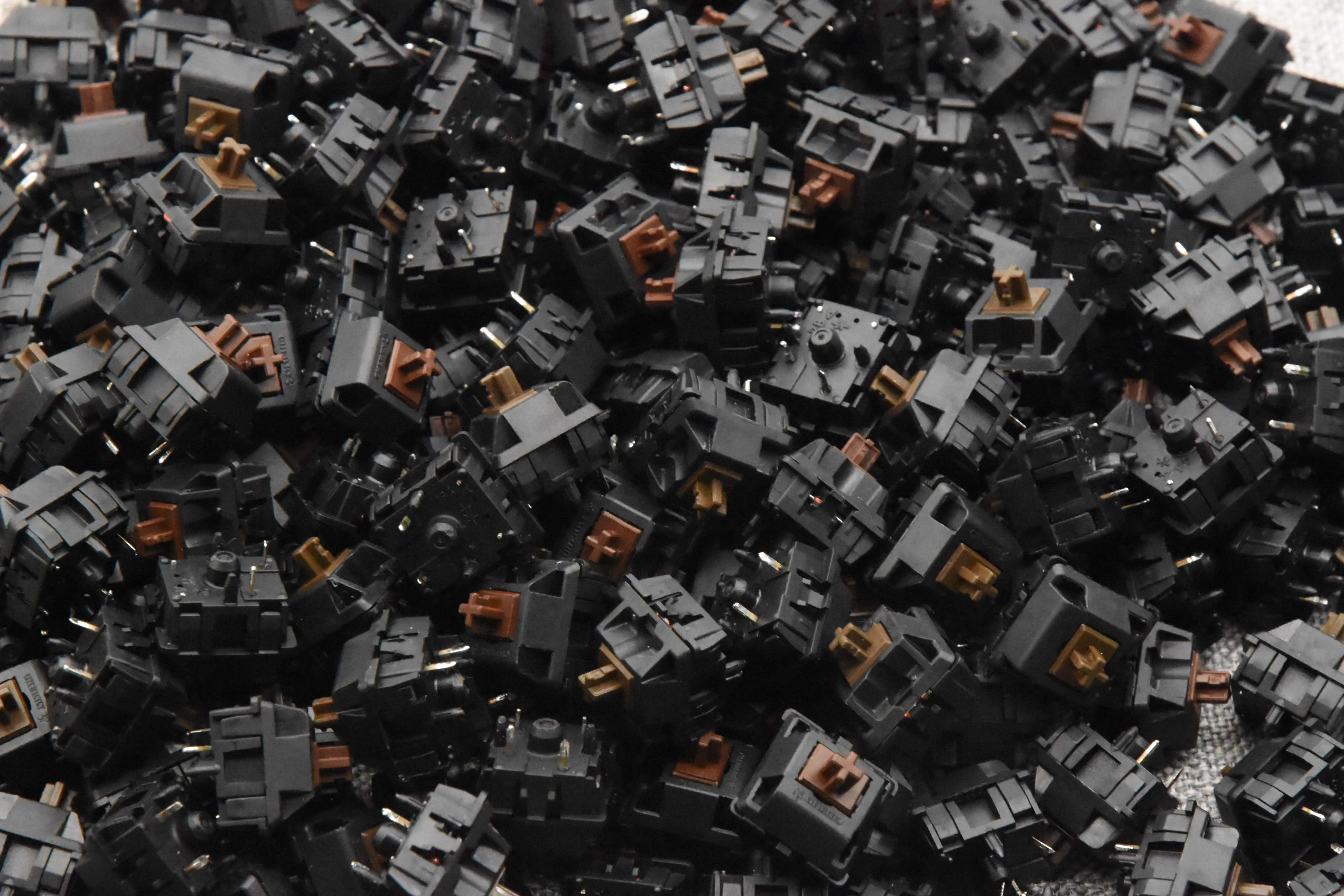 PRE-RETOOLED AND VINTAGE CHERRY MX BLACK SWITCHES (110PCS)