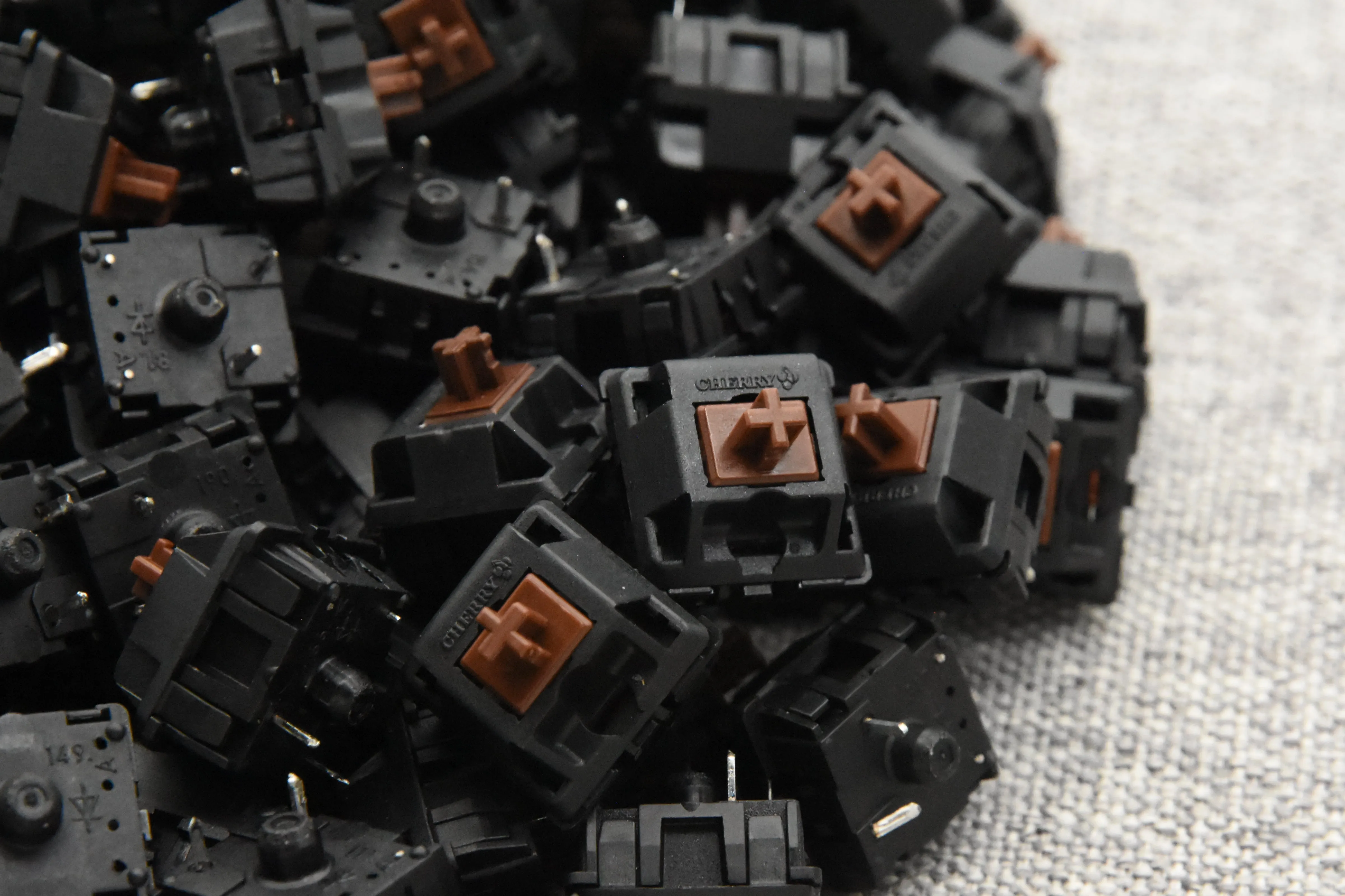 PRE-RETOOLED AND VINTAGE CHERRY MX BLACK SWITCHES (110PCS)