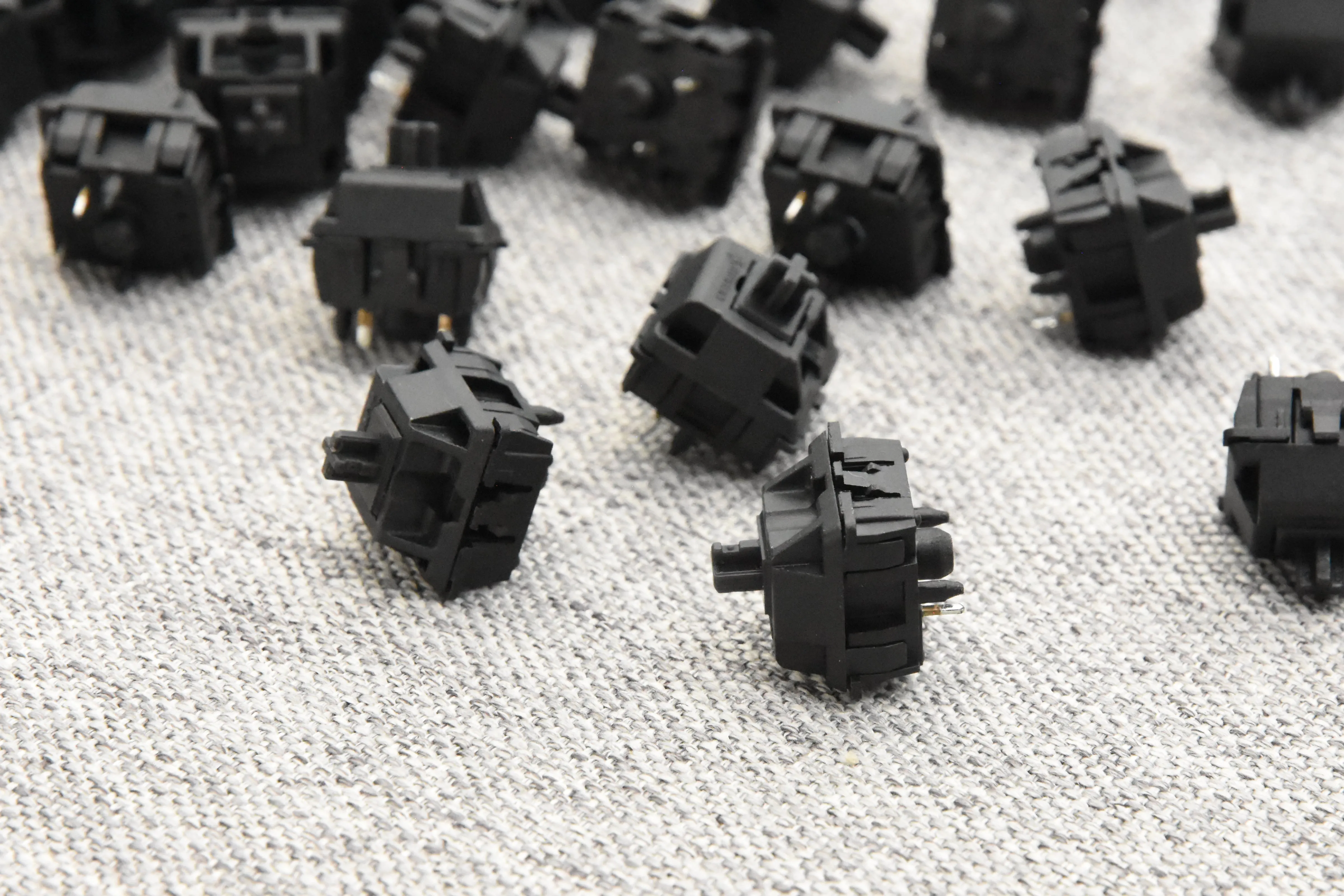 PRE-RETOOLED AND VINTAGE CHERRY MX BLACK SWITCHES (110PCS)