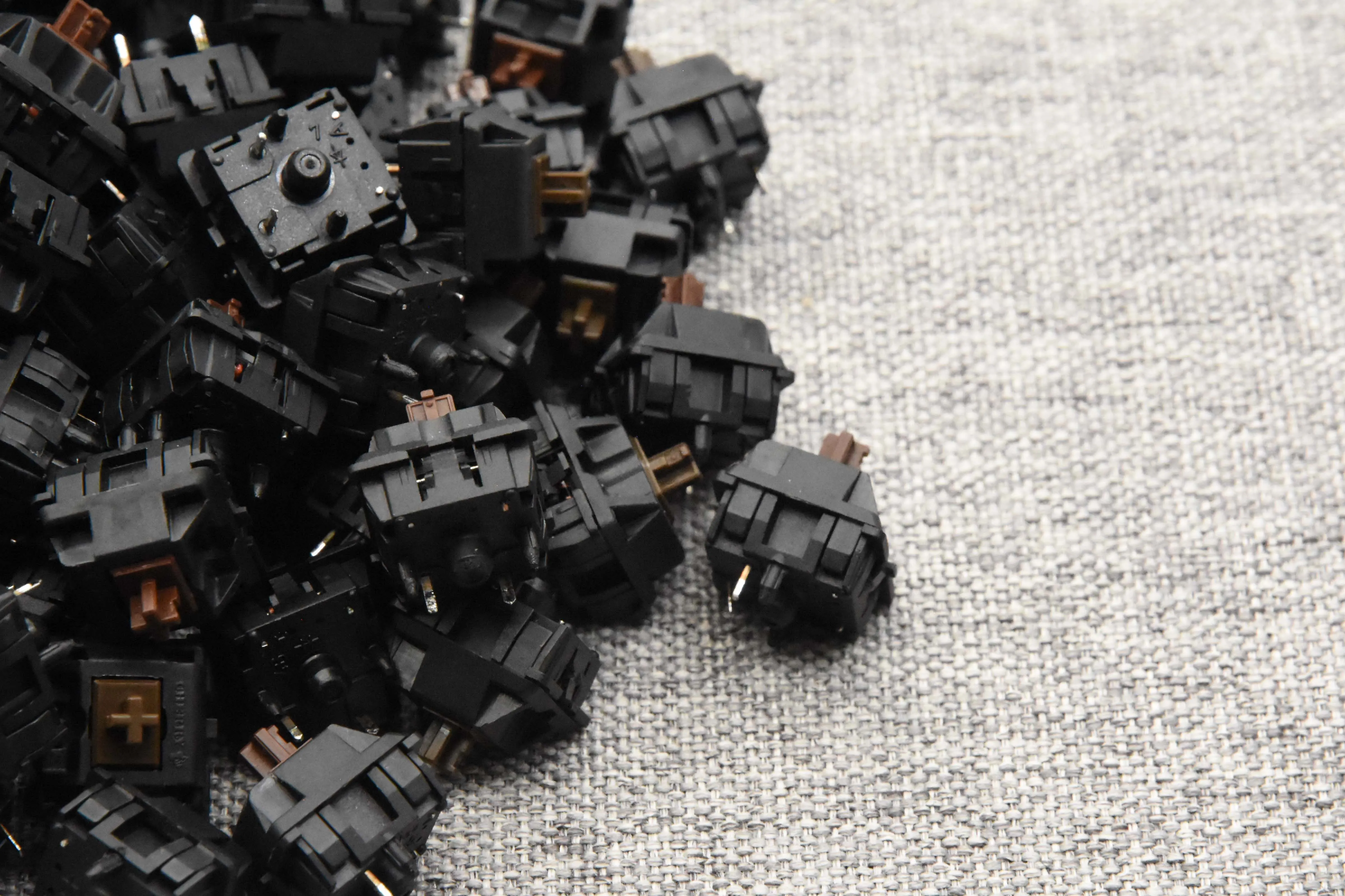 PRE-RETOOLED AND VINTAGE CHERRY MX BLACK SWITCHES (110PCS)