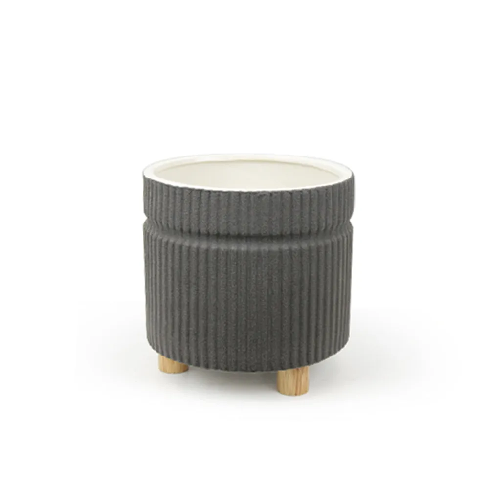 Ridged Tripod Pot