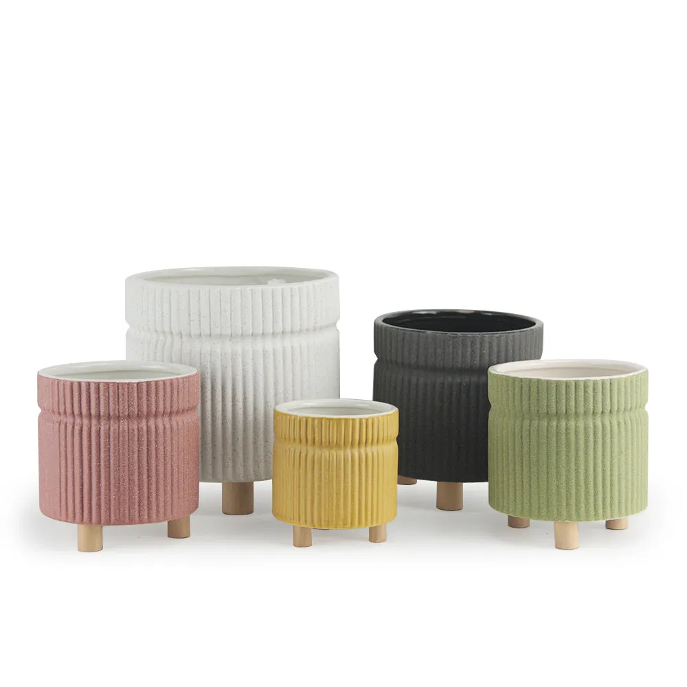 Ridged Tripod Pot