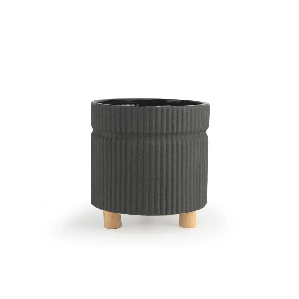 Ridged Tripod Pot