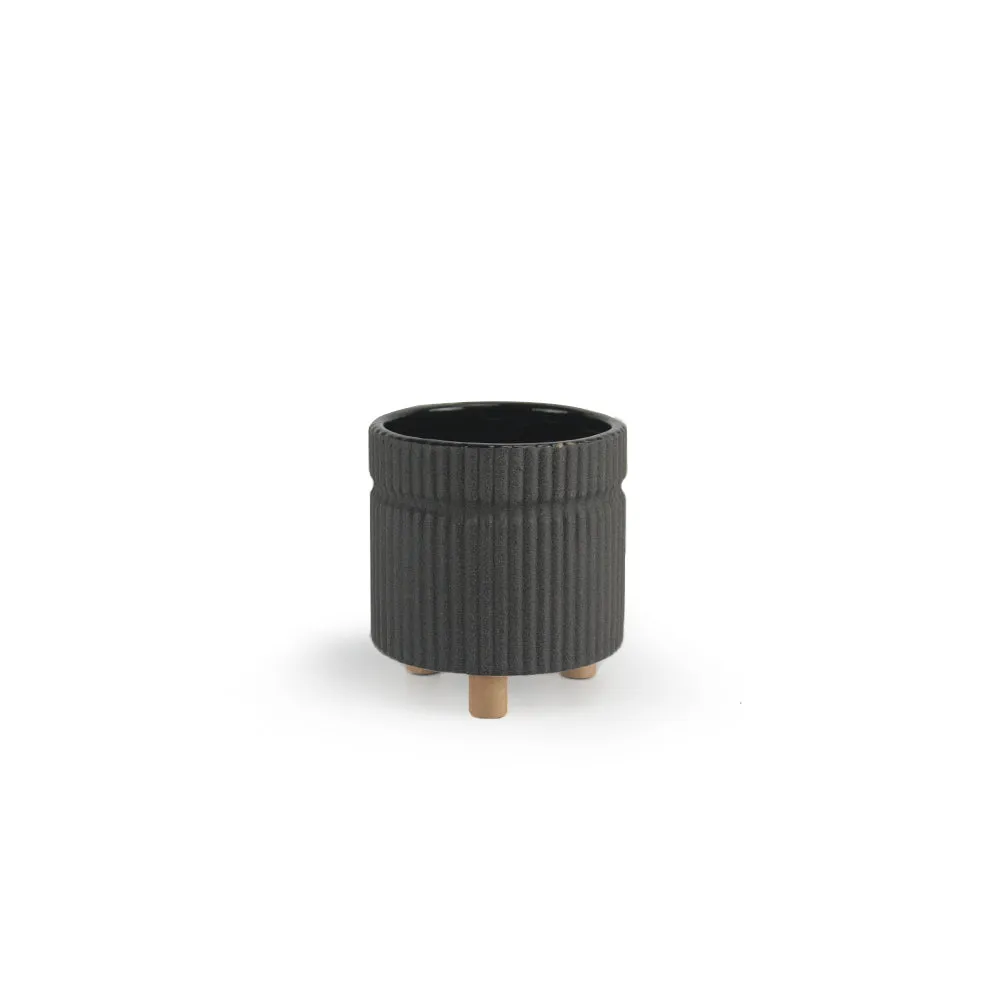 Ridged Tripod Pot